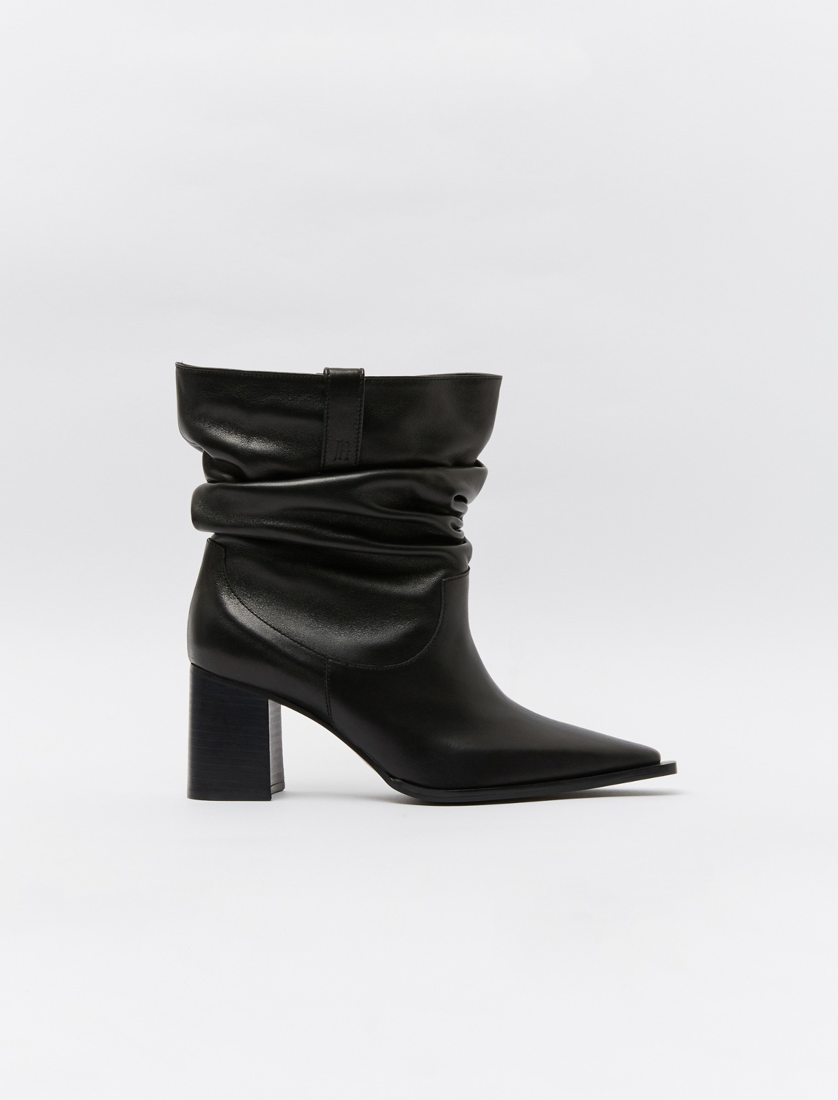 019 Marco Wrinkle Ankle Boots (Black)