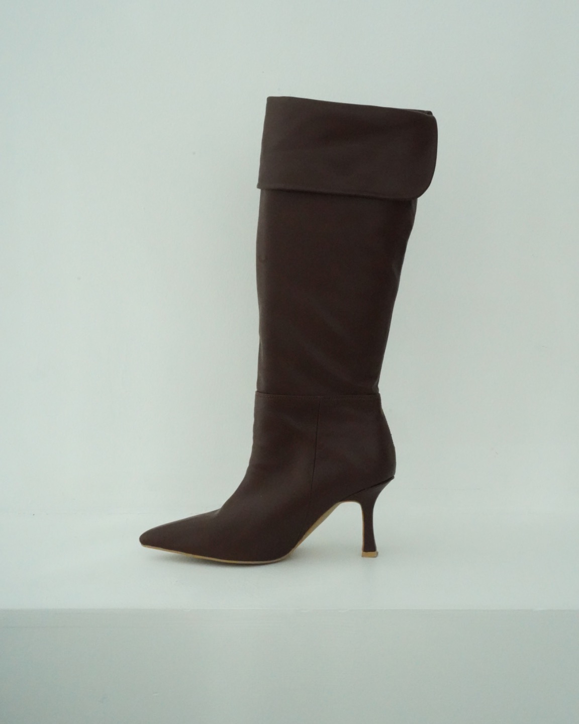 Hue Wrinkle Heel Boots In Brown